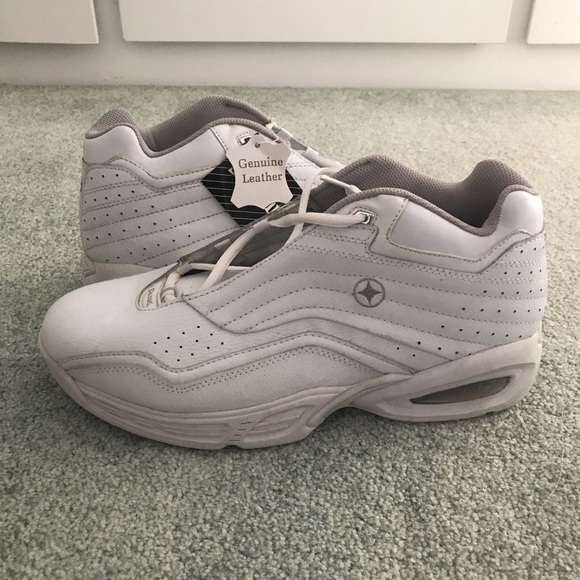 Spalding • Questar shoe - Picture 1 of 4